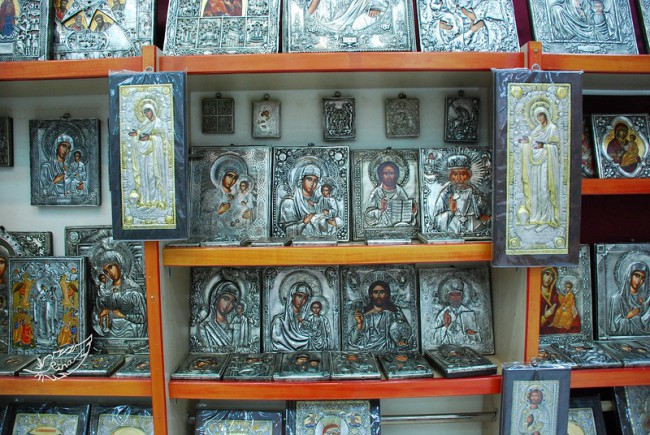 В России иконы в серебряном окладе появились в 12 веке, и цены на них были очень высокими