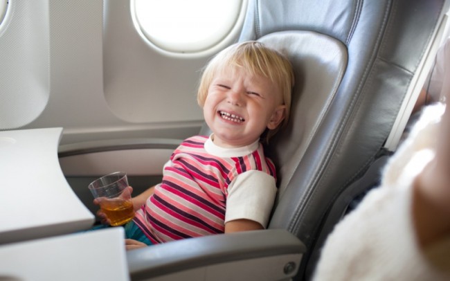 Полёт на борту авиалайнера вызывает у детей смешанные чувства
