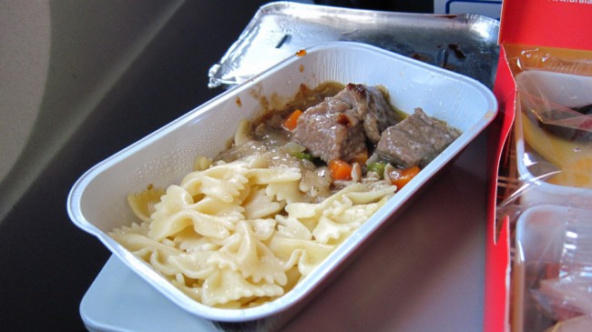 В самолёте вам могут предложить питание, которое неплохо подойдет и для деток от 2 лет