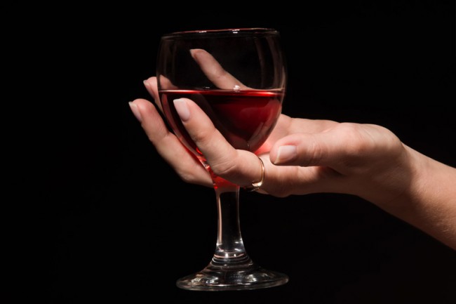 Вино или другие пьянящие напитки собственного произведения провозить строго запрещено