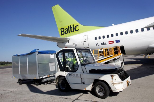 Авиакомпания airBaltic известна своими доступными ценами на перелеты с пересадкой в Северном транспортном узле в Риге между такими пунктами назначения, как Лондон, Рим, Стамбул, Тель-Авив, Москва, Киев и Осло