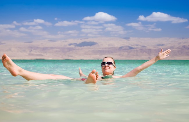 Если вы не умеет плавать и панически боитесь глубоководья, смело отправляйтесь на курорт Мертвого моря