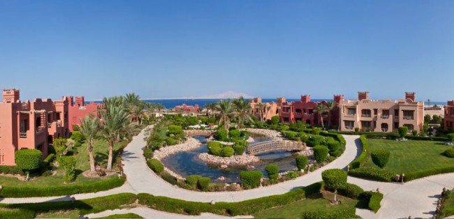 Отель стоит на морском побережье залива Набк Бэй, в 5 км от аэропорта Шарм-Эль-Шейх