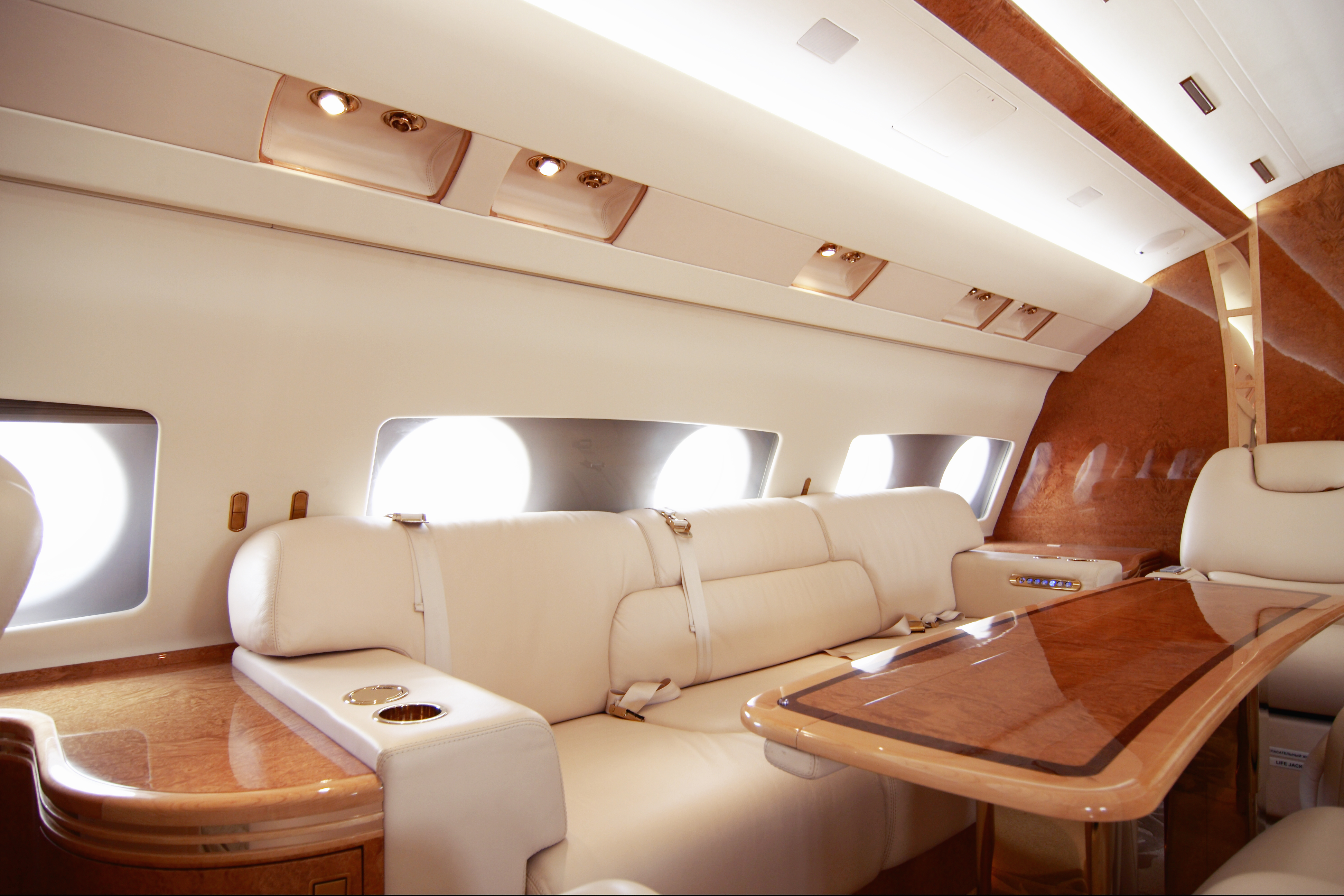 Полет на частном самолете. Gulfstream g150. Як 42 вип салон. Gulfstream g450 салон. Салон а320 бизнес Джет.