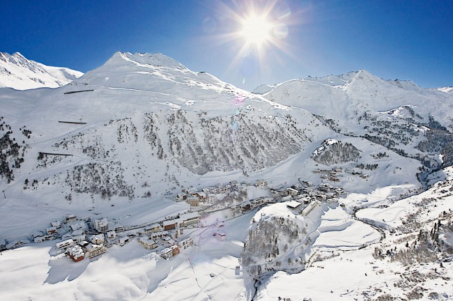 В Австрии находится 800 горнолыжных регионов для активного и горнолыжного отдыха. Самыми популярными считаются земли Каринтии, Штирии, Форарльберге и Тироле