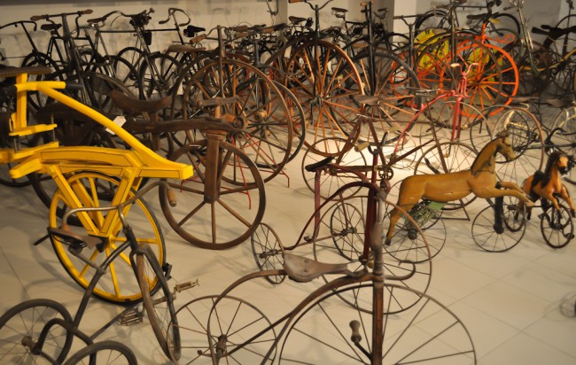 В Энкампе есть не только коллекции раритетных авто, но и велосипедов