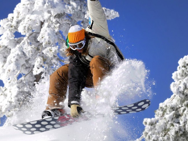 Если направляетесь на горнолыжный курорт в низкий сезон, то тесть шанс приобрести ски-пасс по распродажной цене