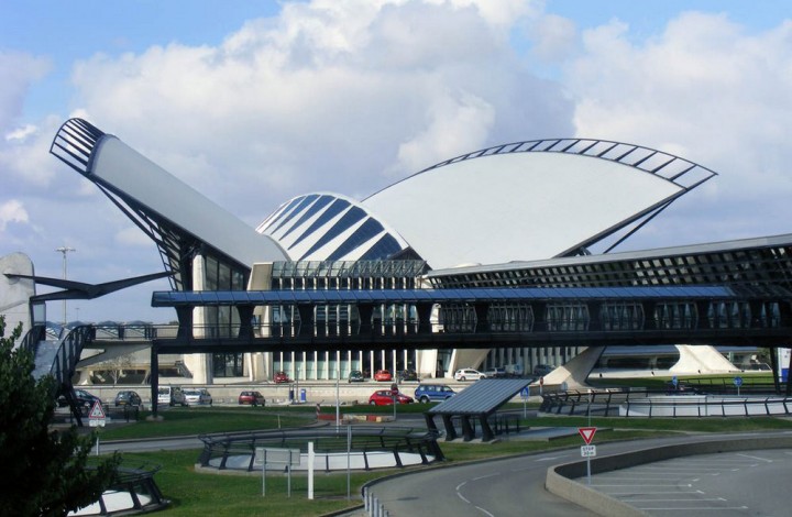 Шарль-де-Голль-крупнейший международный аэропорт Франции