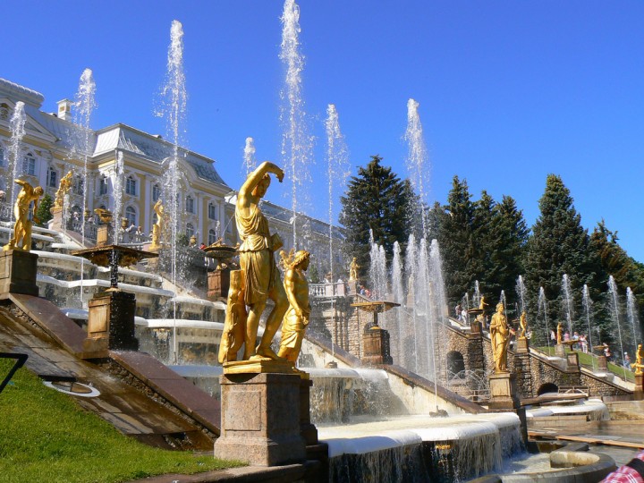 Петергоф часто называют «столицей» фонтанов, ведь на территории их насчитывается более ста семидесяти