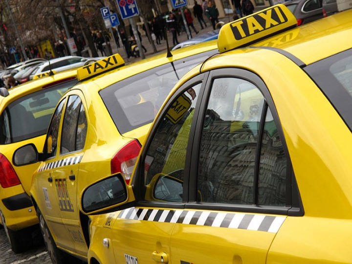 Такси – самый быстрый транспорт, который домчит Вас до Карловых Вар с комфортом.